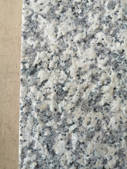 Granitstein Bianco Sardo Fassadenplatten 84 cm Länge
