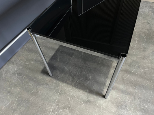 USM Haller Tisch, Graphitschwarz, RAL 9011, Glasplatte 1500 x 750 x 740