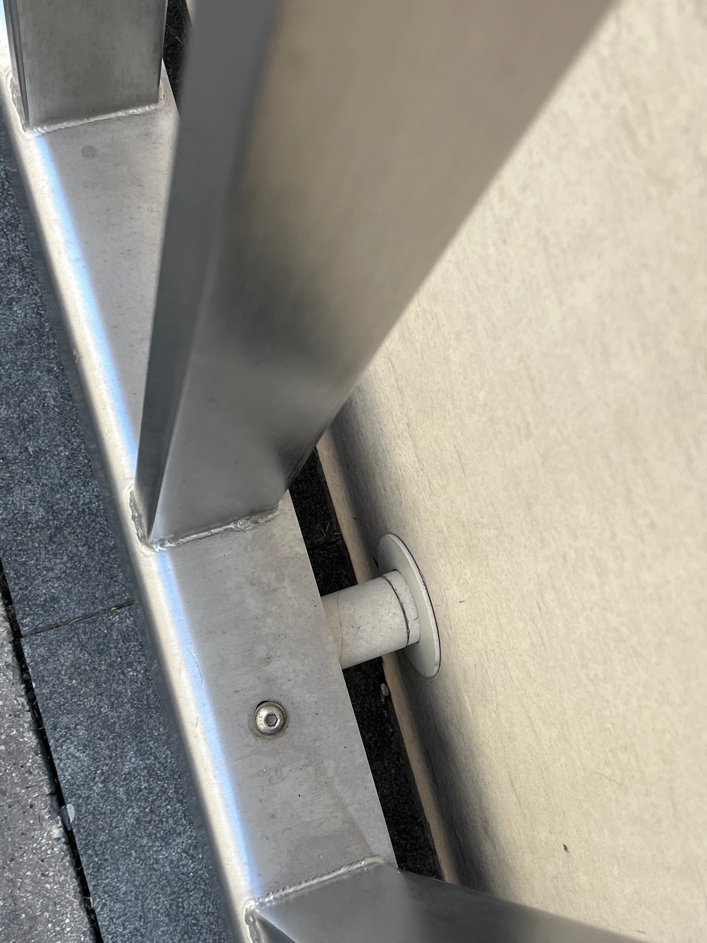 Edelstahl-Fassadenpaneele, verschiedene Formate, Stärke 50 mm