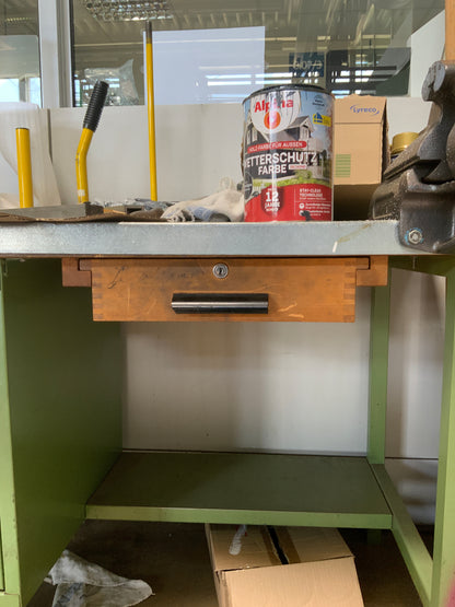Werkbank mit Schraubstock - Metall 1500x870x790mm