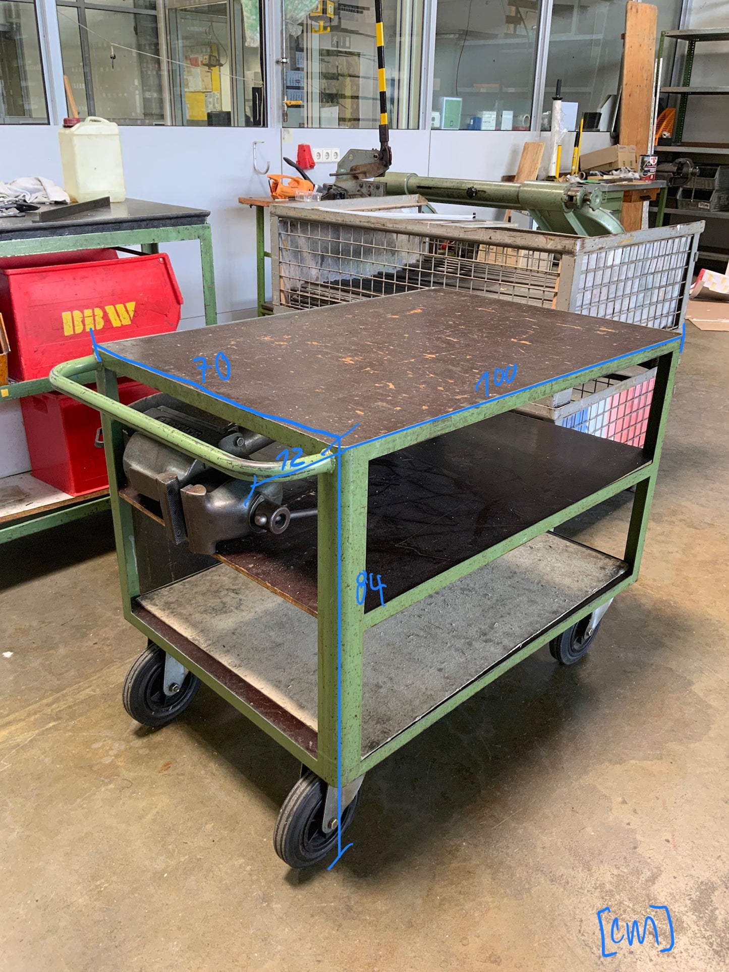 Werkstattrollwagen mit Schraubstock - Metall/Holzauflage 1000x840x700mm
