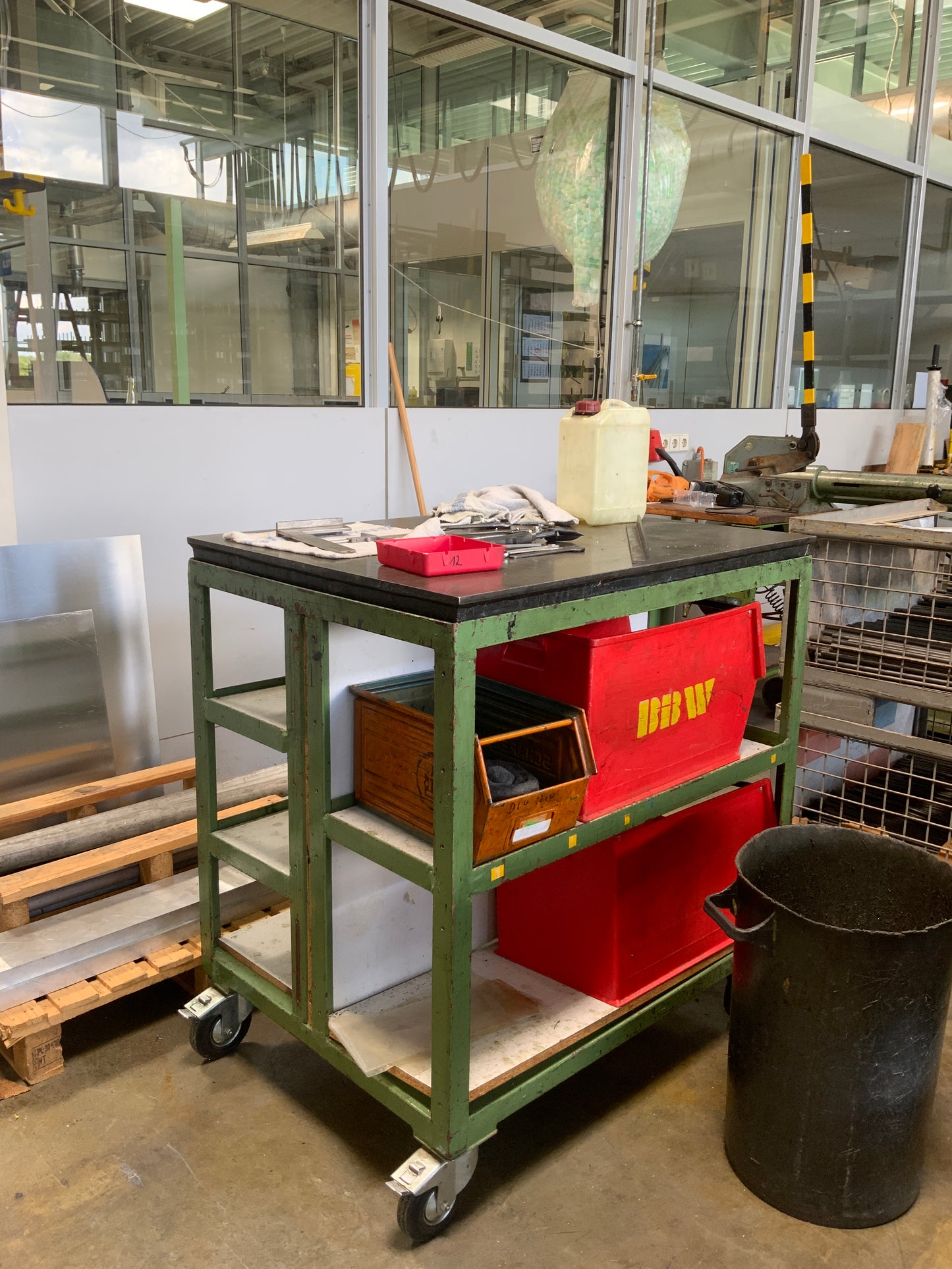 Werkstattrollwagen - Metall/Holzauflage 910x1000x640mm