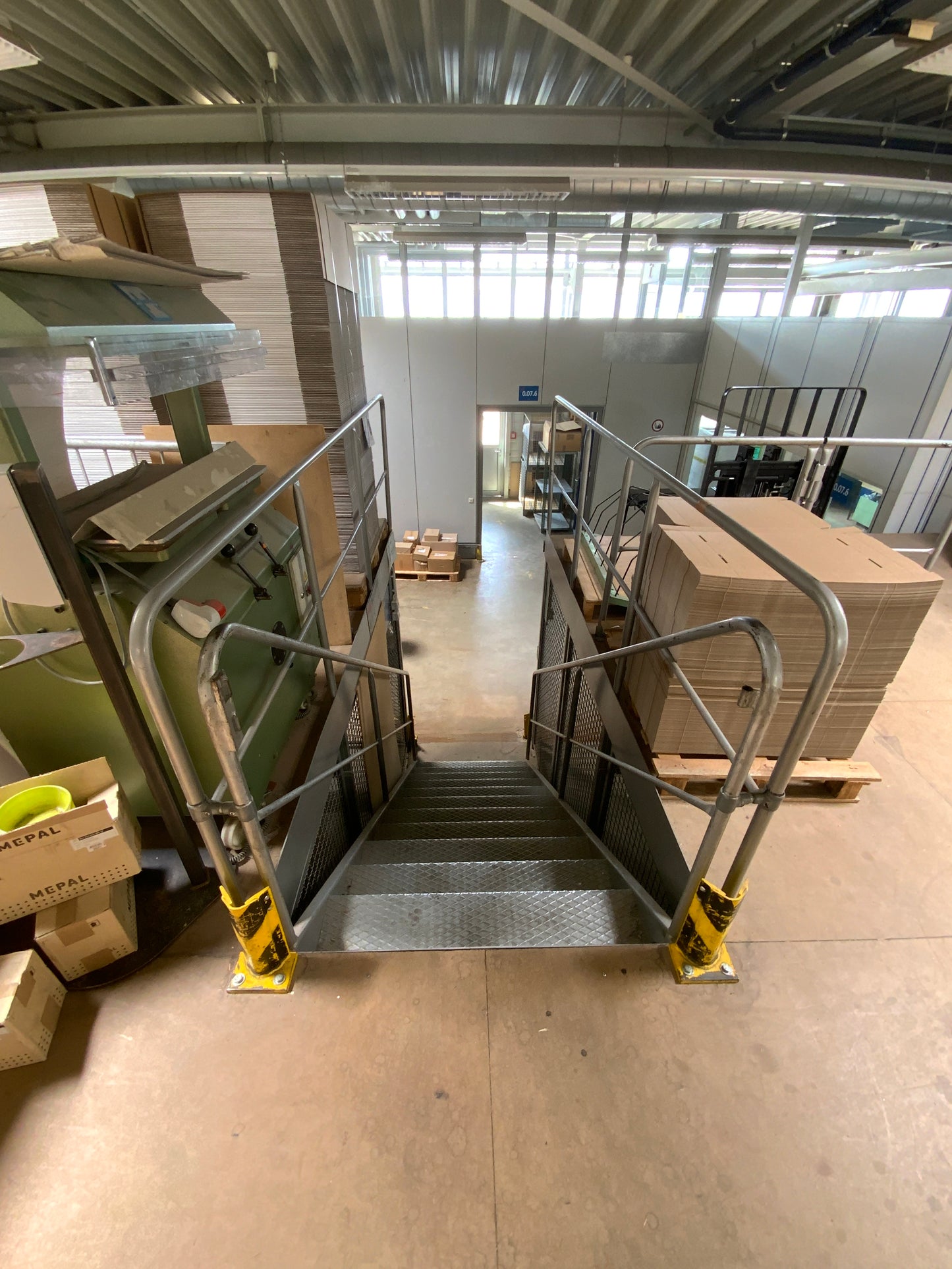 SSI SCHÄFER R4000 - mehrgeschossige Regaleinrichtung - Metall 25.5x2.17x8m