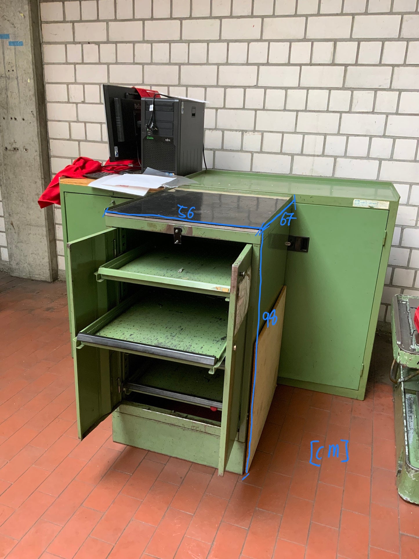 Werkzeugschrank mit Teleskopschubladen - Metall/Holzauflage 560x980x670mm