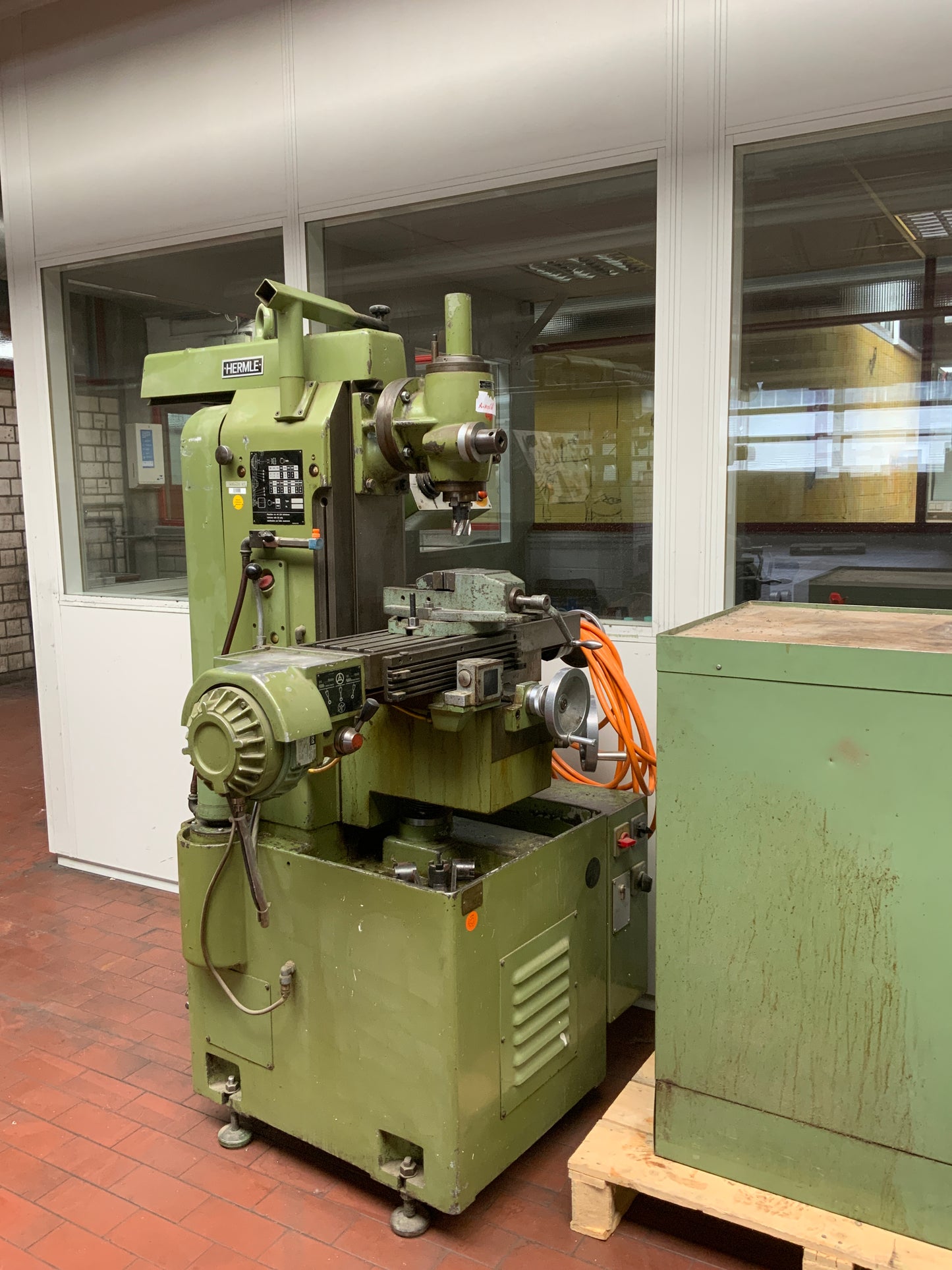 HERMLE 37 Fräsmaschine