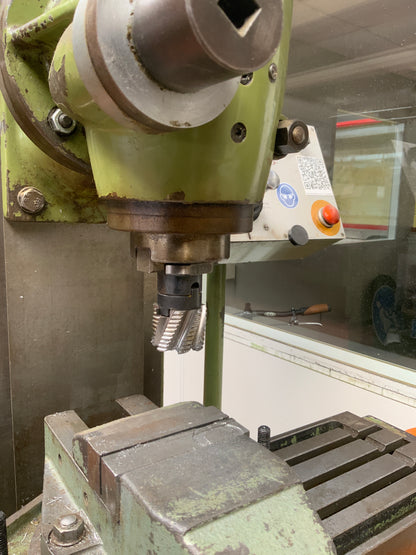 HERMLE 37 Fräsmaschine