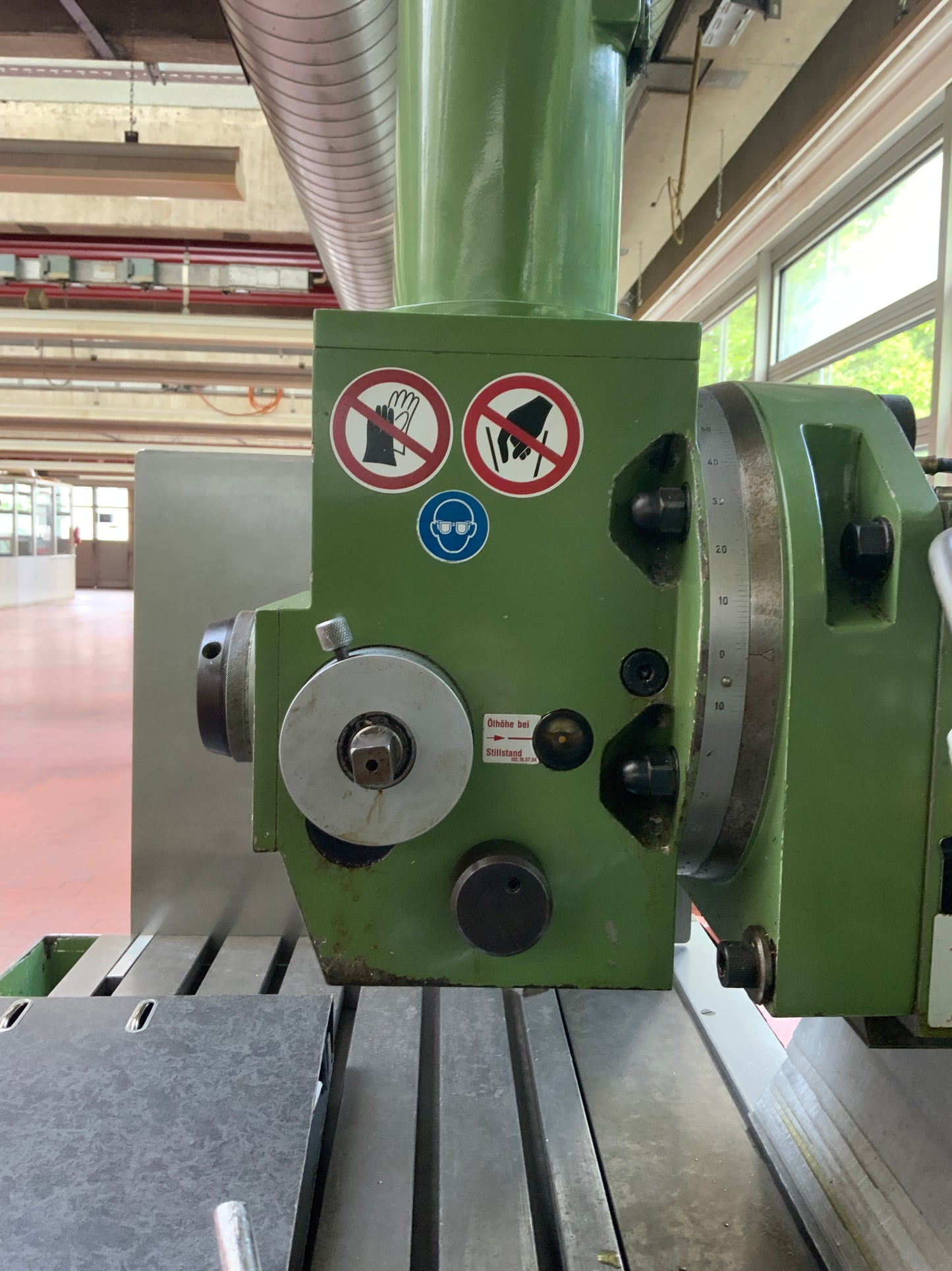 HERMLE UWF 801 - Werkzeugfräsmaschine