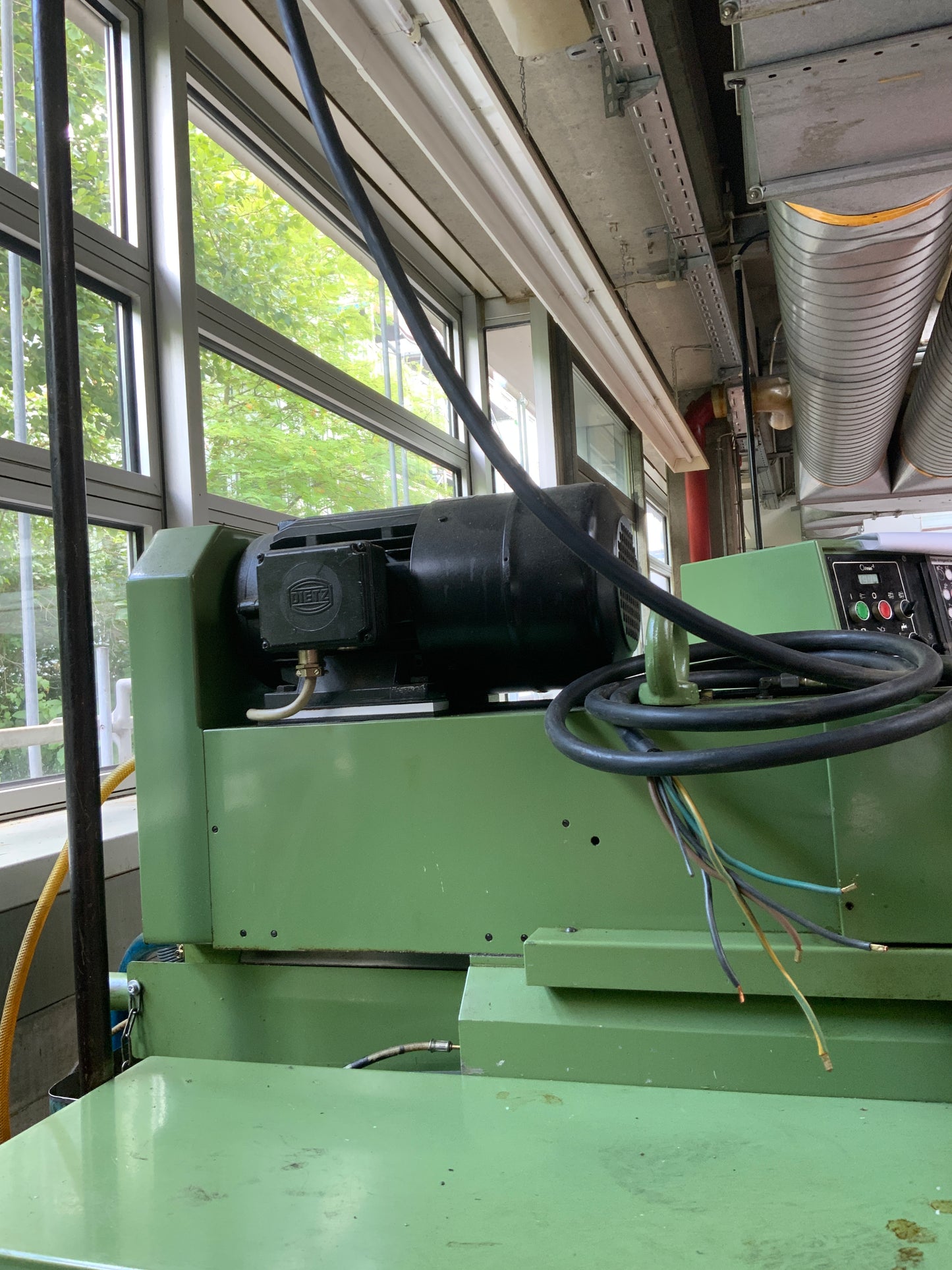 HERMLE UWF 801 - Werkzeugfräsmaschine