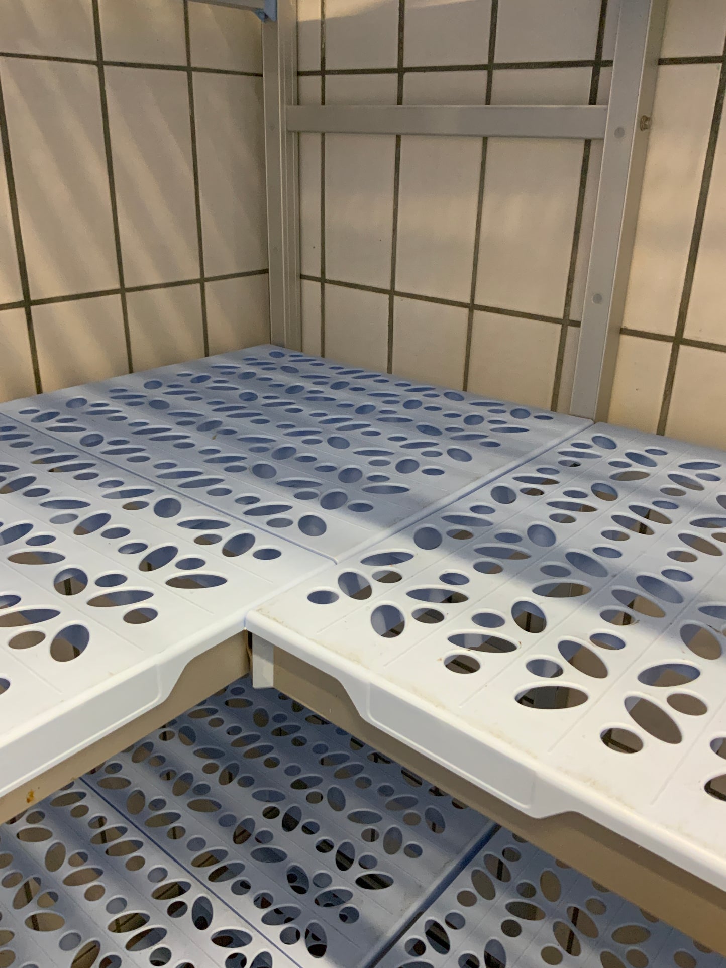 Regalsystem - Aluminium mit Kunststoffauflagen