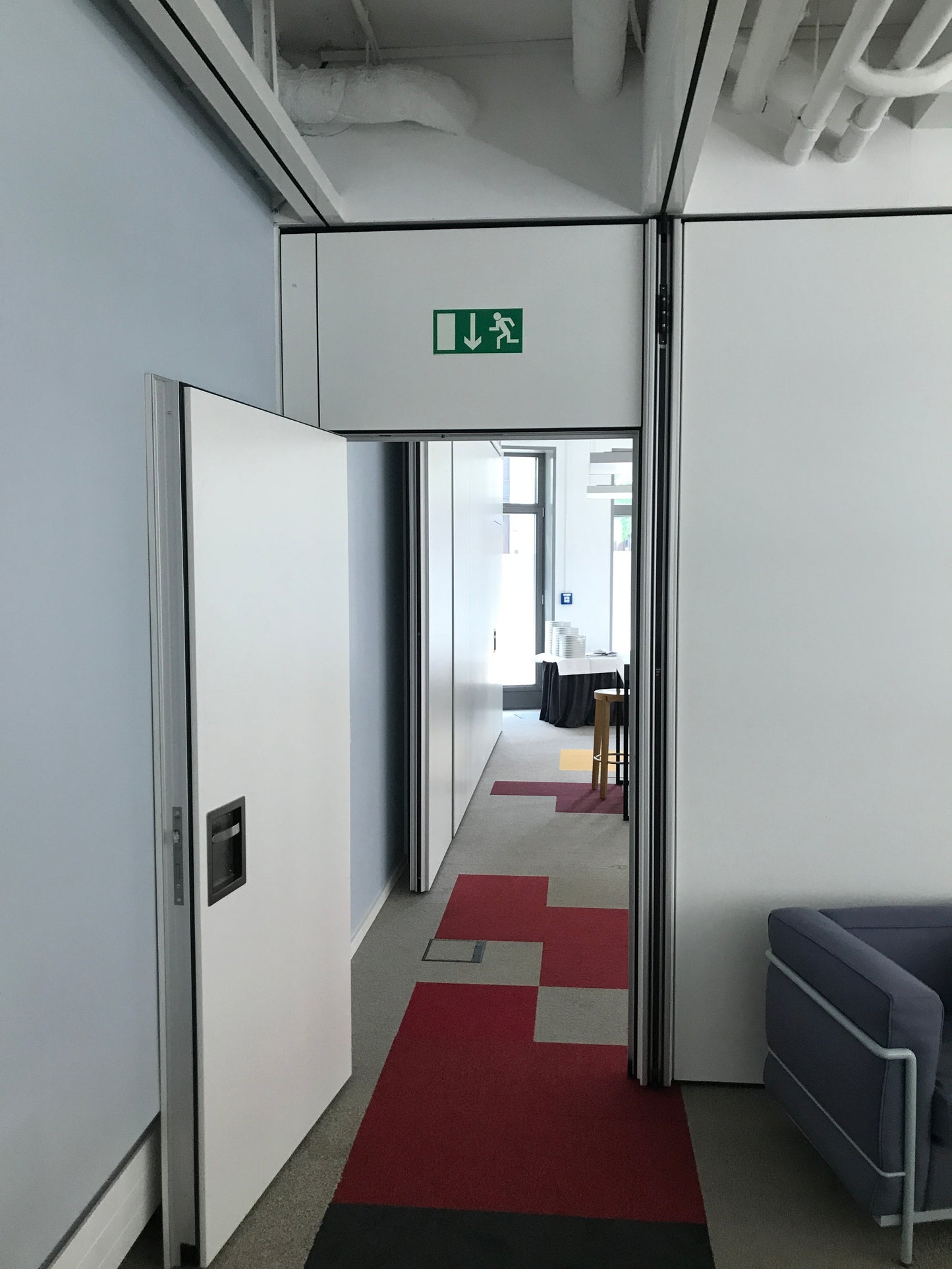 2x Modulare Trennwandanlage mit Fluchttür & Akustik Dorma Hüppe