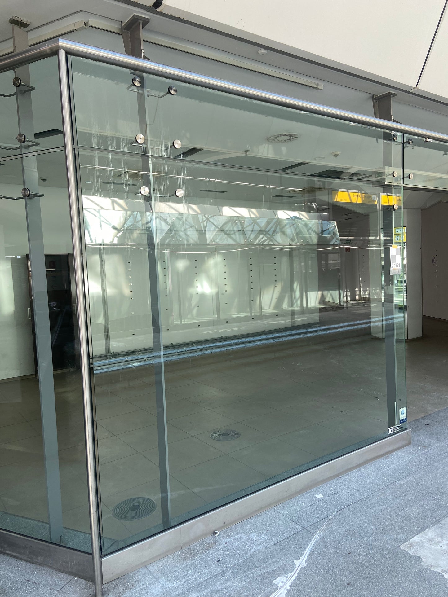 Glas-Faltwandsystem Typ 1 A/B (auf Edelstahlschiene) – ReUse