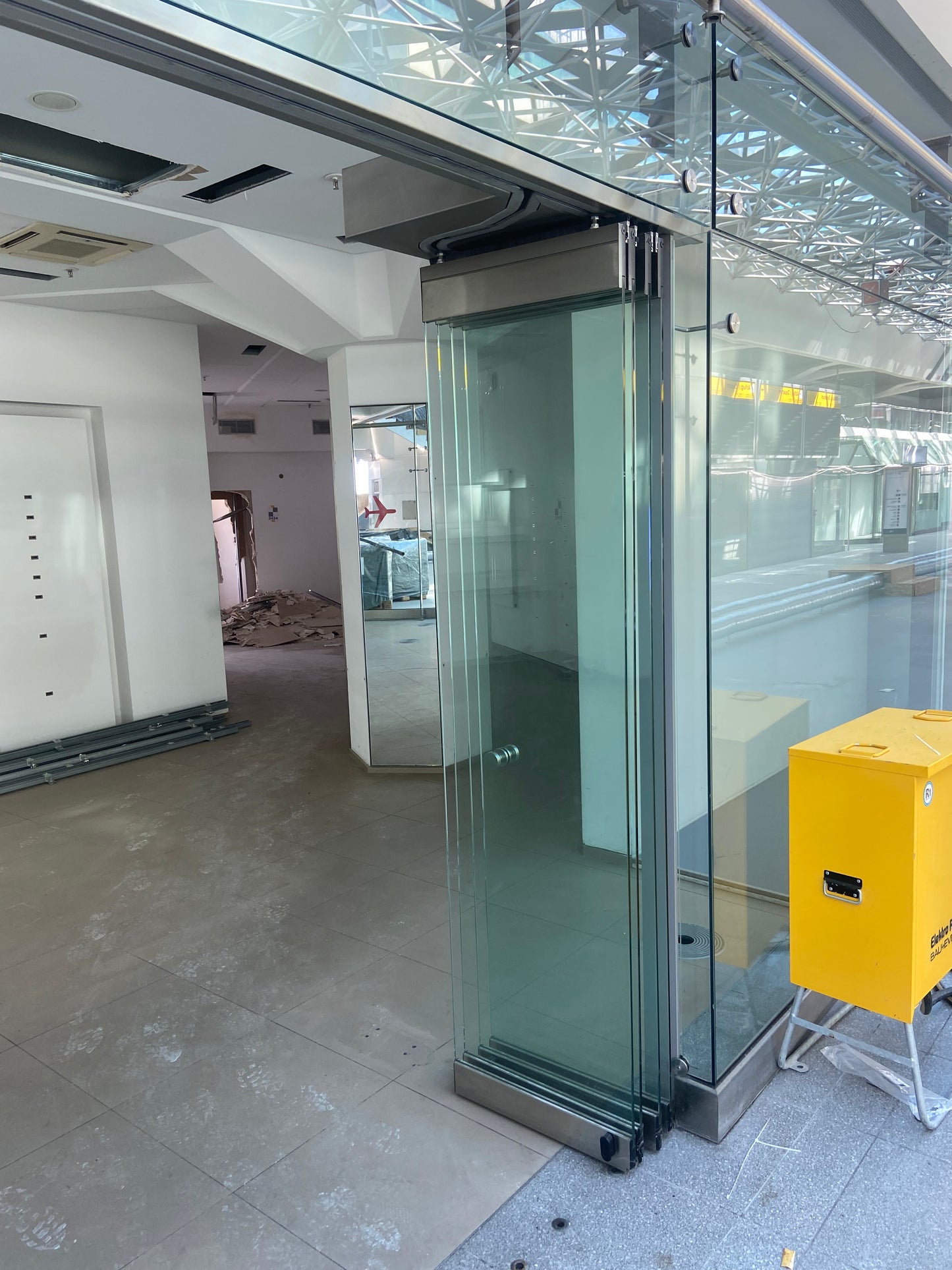 Glas-Faltwandsystem Typ 1 A/B (auf Edelstahlschiene) – ReUse