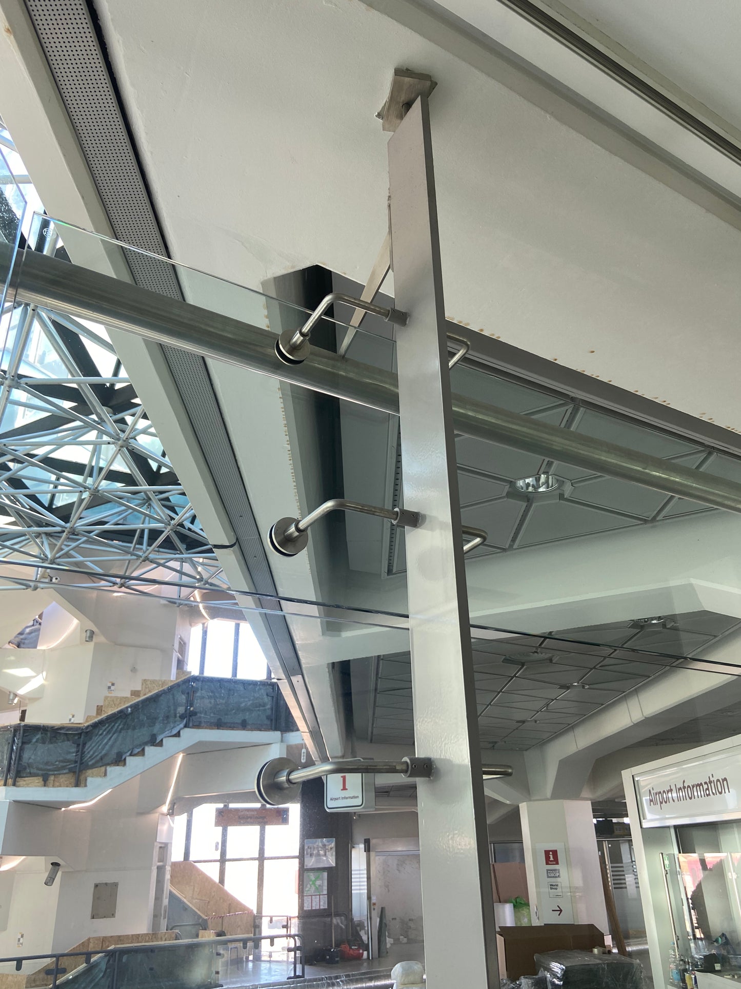 Glas-Faltwandsystem Typ 1 A/B (auf Edelstahlschiene) – ReUse