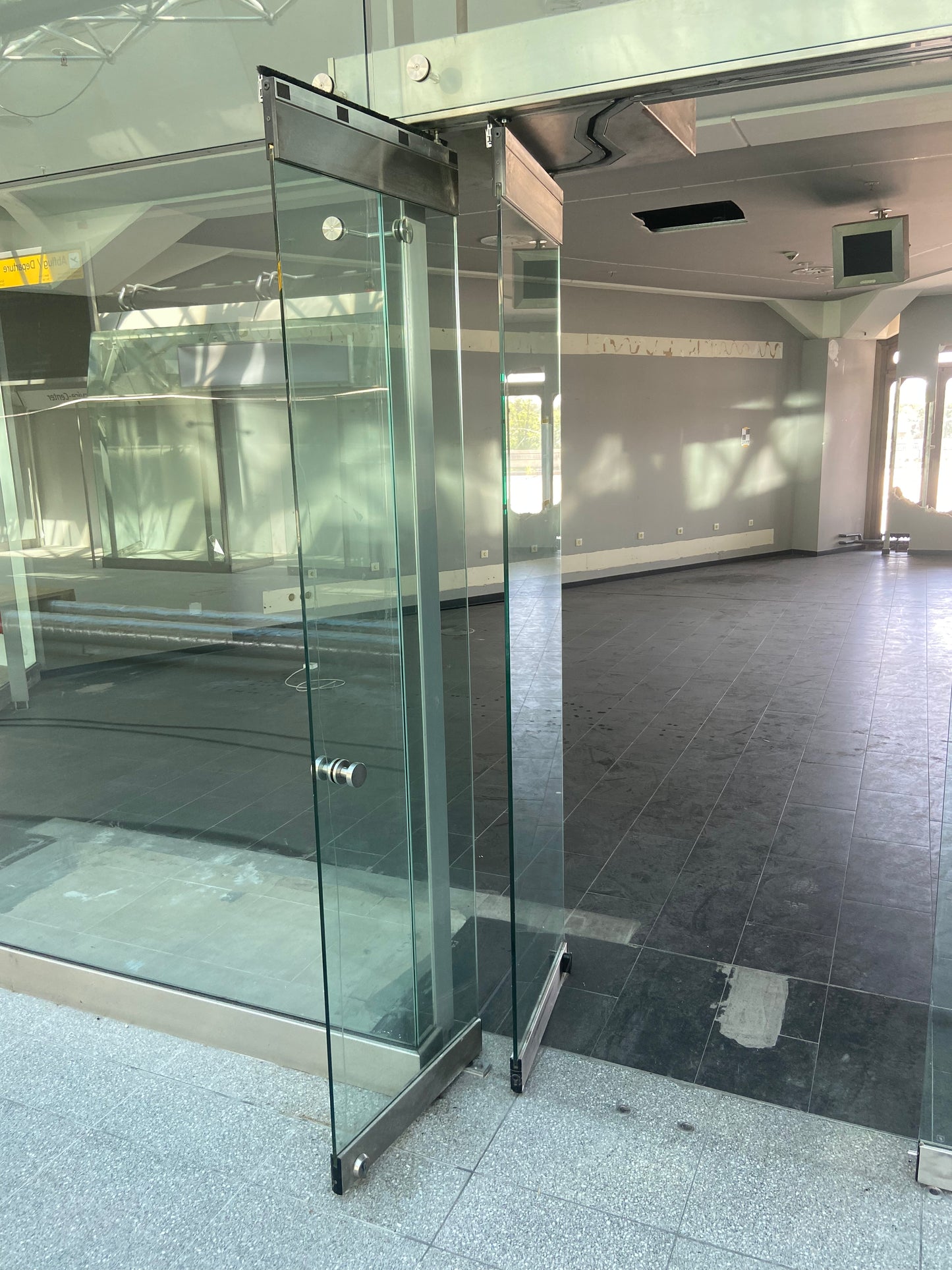 Glas-Faltwandsystem Typ 1 A/B (auf Edelstahlschiene) – ReUse