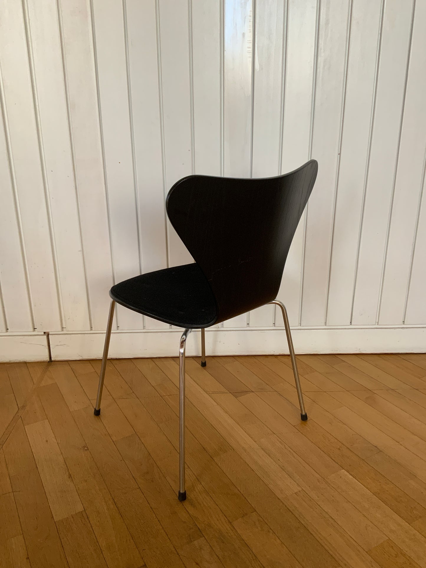 Fritz Hansen Serie 7 3107 Stuhl - schwarz/verchromt