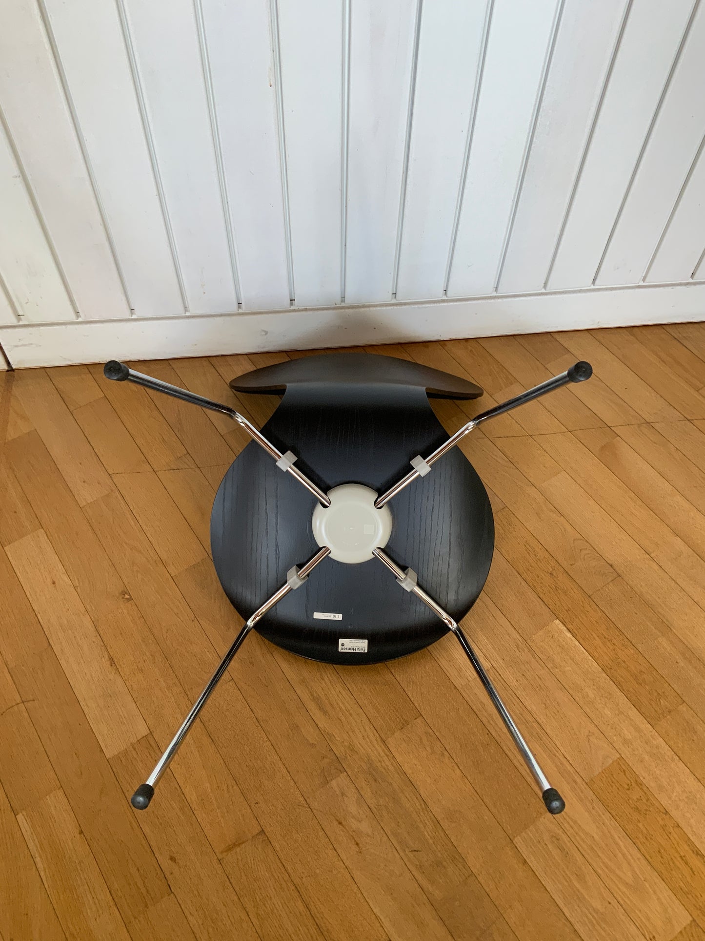 Fritz Hansen Serie 7 3107 Stuhl - schwarz/verchromt