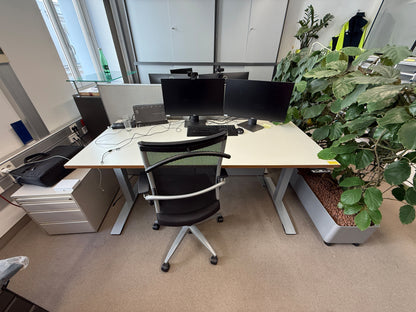 Tisch elektr. höhenverstellbar OKA - 180x80x72cm