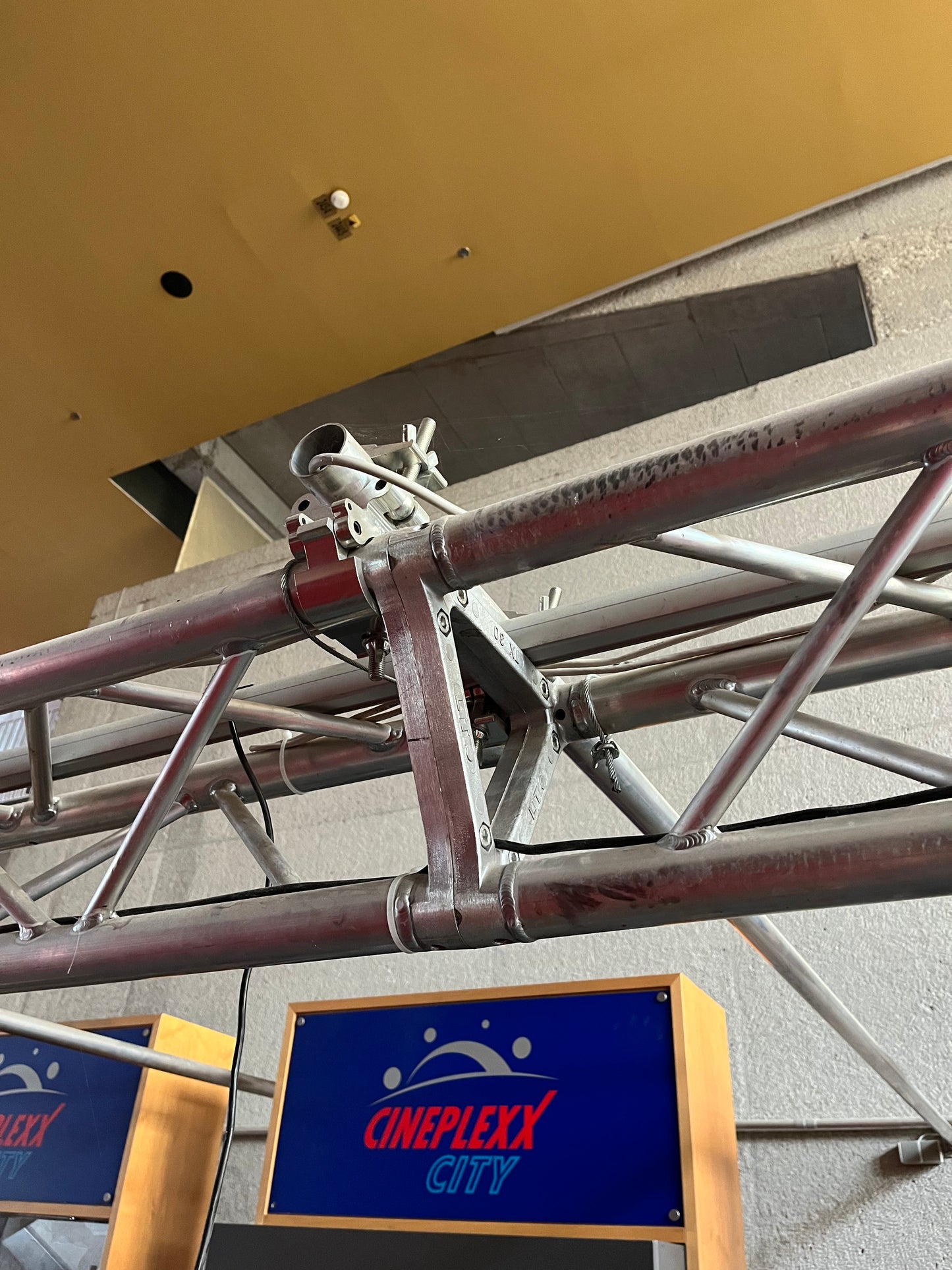 Traverse 245x290x3000 & 245x290x4010