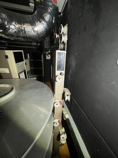 Kino Projektoranlage -Kinoton FP30 D/LH7000W/M-Table/ST200 E/Schneider Kreuznach Cinelux Anamorphic 2xMC