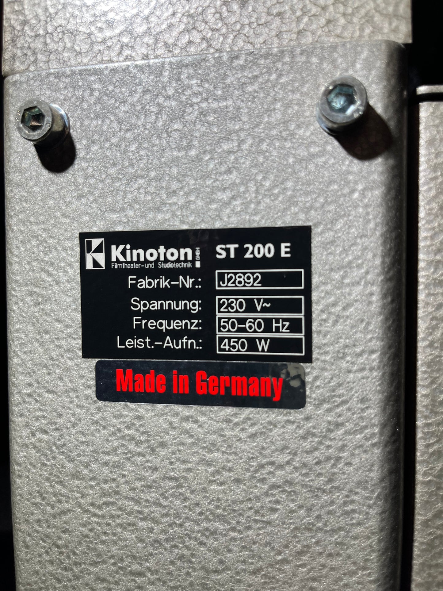 Kino Projektoranlage -Kinoton FP30 D/LH7000W/M-Table/ST200 E/Schneider Kreuznach Cinelux Anamorphic 2xMC