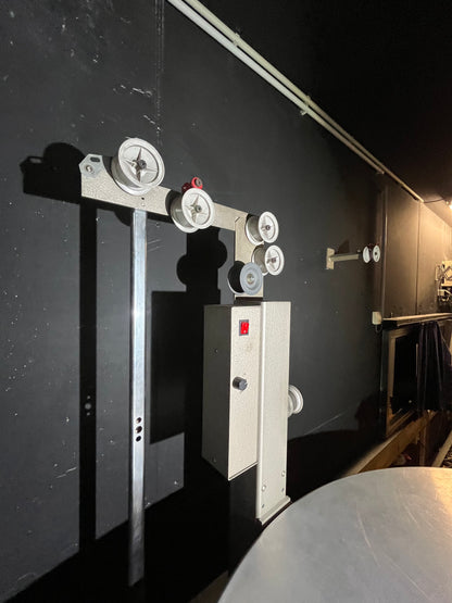 Kino Projektoranlage -Kinoton FP30 D/LH7000W/M-Table/ST200 E/Schneider Kreuznach Cinelux Anamorphic 2xMC