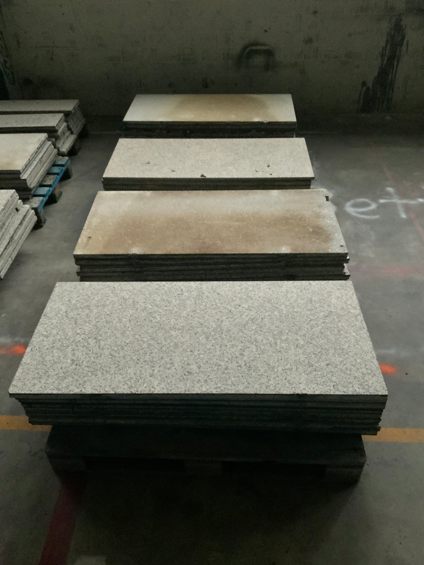 Granitstein Bianco Sardo Fassadenplatten 133 cm Länge