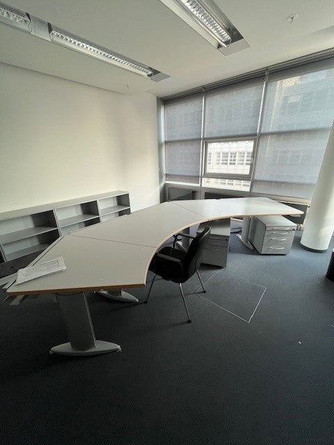 Schreibtisch_Modell rechts