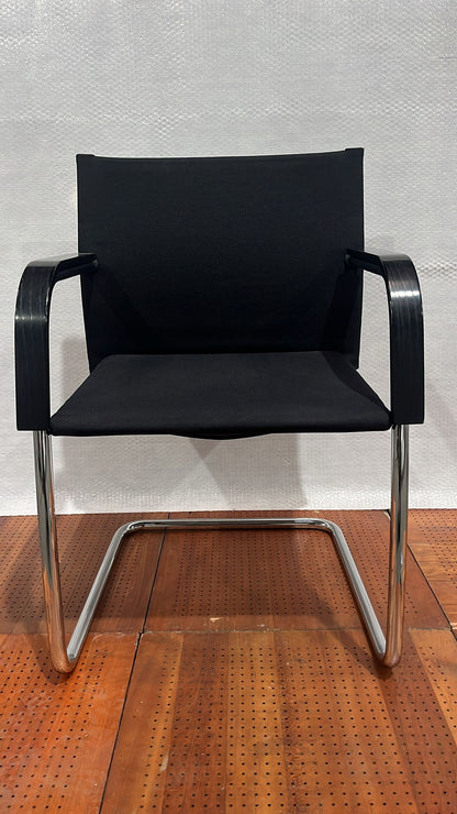 🪑 Vitra Freischwinger mit Armlehnen – klassischer Konferenzstuhl