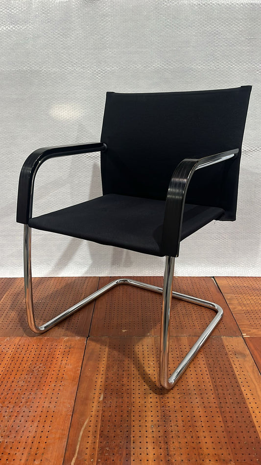 🪑 Vitra Freischwinger mit Armlehnen – klassischer Konferenzstuhl