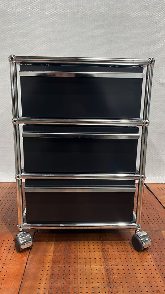 USM Haller Rollcontainer, drei Schubladen, Graphitschwarz.