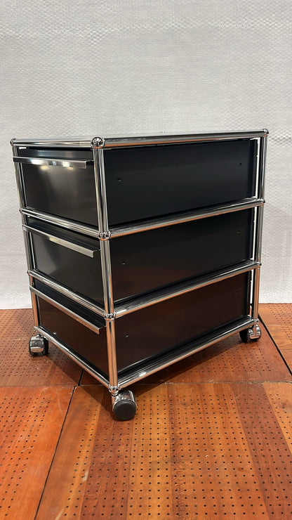 USM Haller Rollcontainer, drei Schubladen, Graphitschwarz.