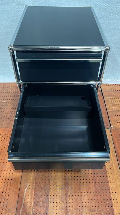 USM Haller Rollcontainer, drei Schubladen, Graphitschwarz.