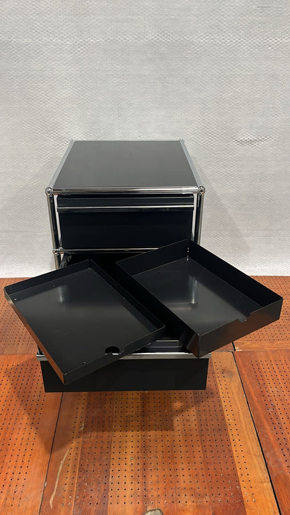 USM Haller Rollcontainer, drei Schubladen, Graphitschwarz.