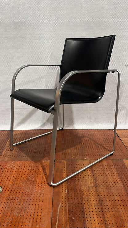 lapalma CUT Stuhl, Leder Schwarz, Design Francesco Rota, Kufengestell