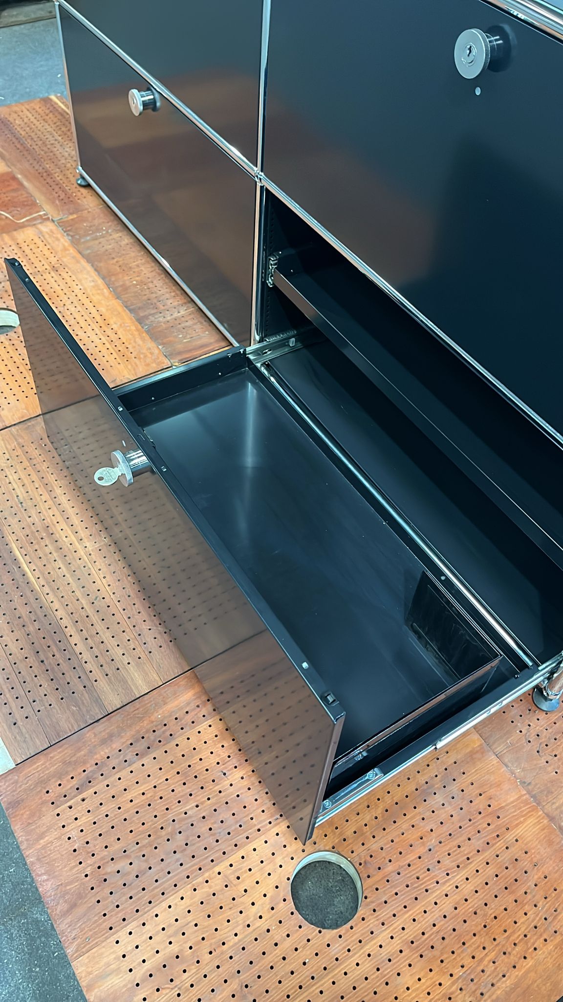 USM Haller Sideboard, Schwarz, Resopal-beschichtet, Softclose