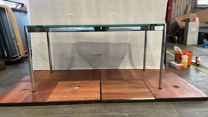 USM Haller Tisch, Graphitschwarz, RAL 9011, Glasplatte 1500 x 740