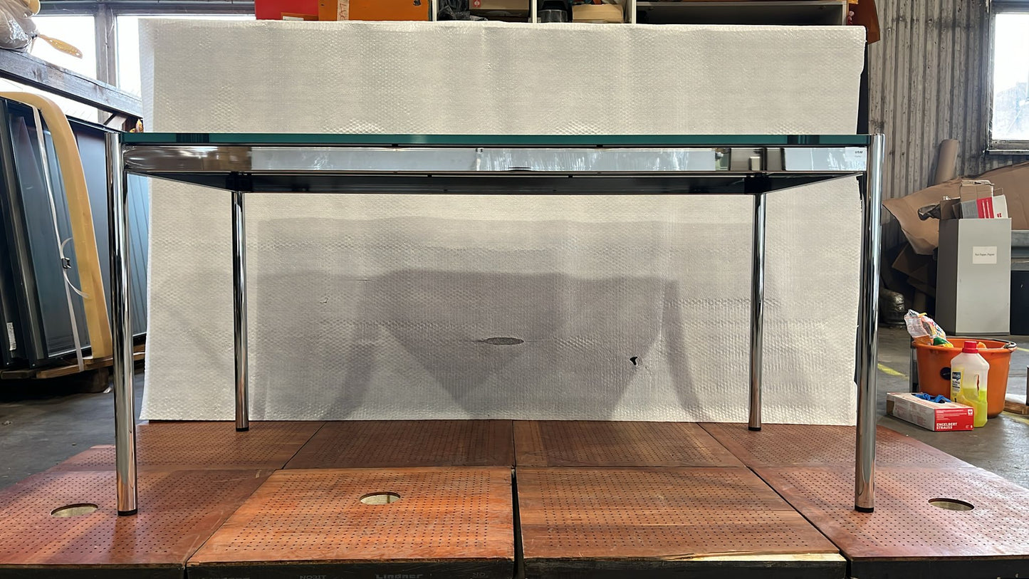 USM Haller Tisch, Graphitschwarz, RAL 9011, Glasplatte 1500 x 740