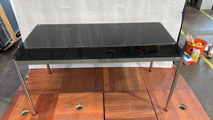 USM Haller Tisch, Graphitschwarz, RAL 9011, Glasplatte 1500 x 740