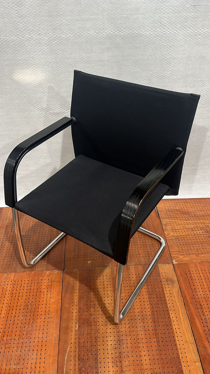 🪑 Vitra Freischwinger mit Armlehnen – klassischer Konferenzstuhl