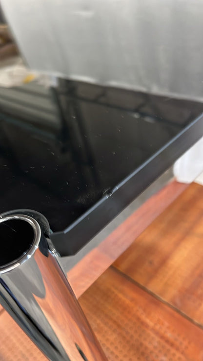 USM Haller Tisch, Graphitschwarz, RAL 9011, Glasplatte 1250 x 740