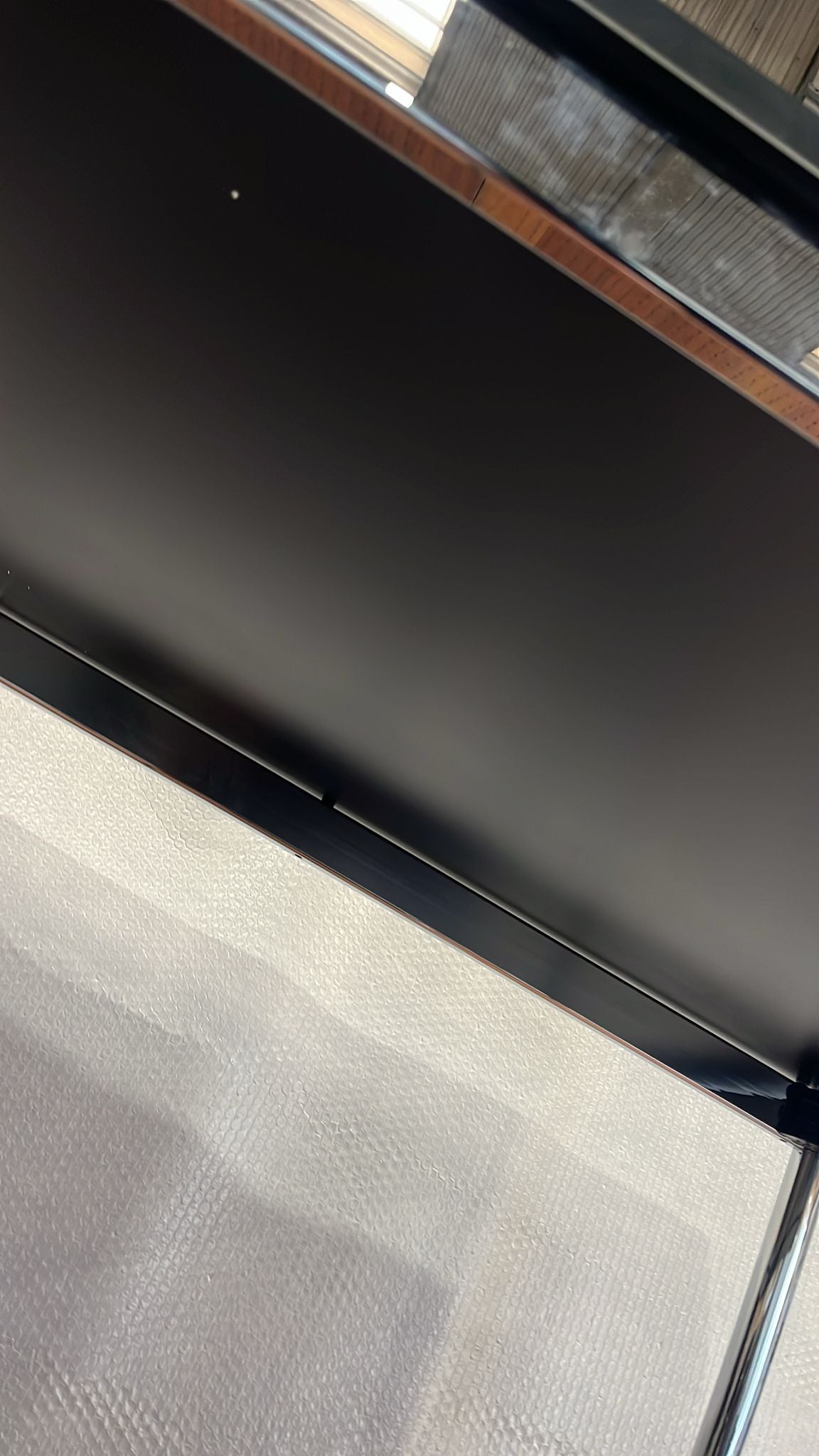 USM Haller Tisch, Graphitschwarz, RAL 9011, Glasplatte 1250 x 740