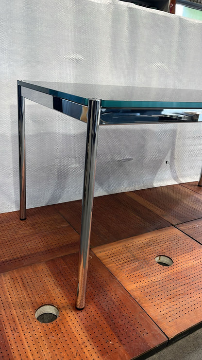 USM Haller Tisch, Graphitschwarz, RAL 9011, Glasplatte 1250 x 740