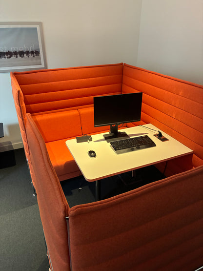 Vitra „Alcove Cabin 2-Seater Highback“ – geräumige Besprechungs- & Arbeitsnische
